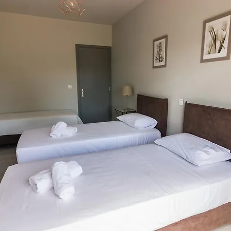 Pensión Amera - Troumpas Family 4*