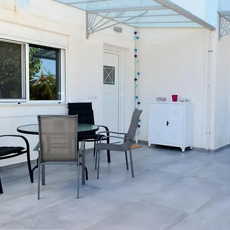 Amera - Troumpas Family Gæstehus