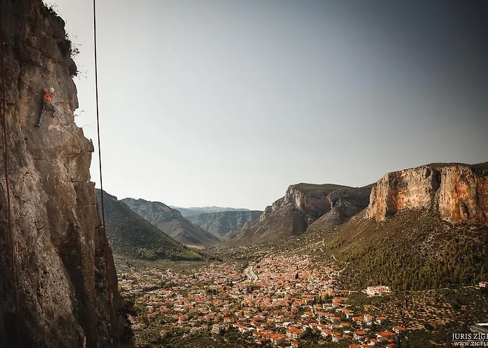 بيت ضيافة Amera - Troumpas Family 4*